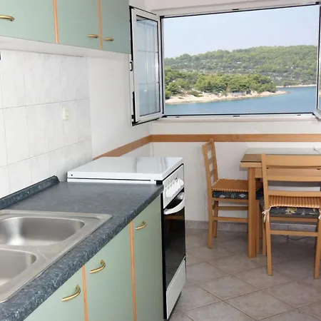Apartments By The Sea Necujam, Solta - 5182 Stomorska