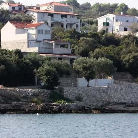 Apartments By The Sea Necujam, Solta - 5182 * Stomorska