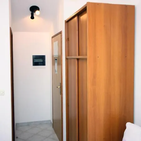 By The Sea Necujam, Solta - 5182 Апартаменты Стоморска